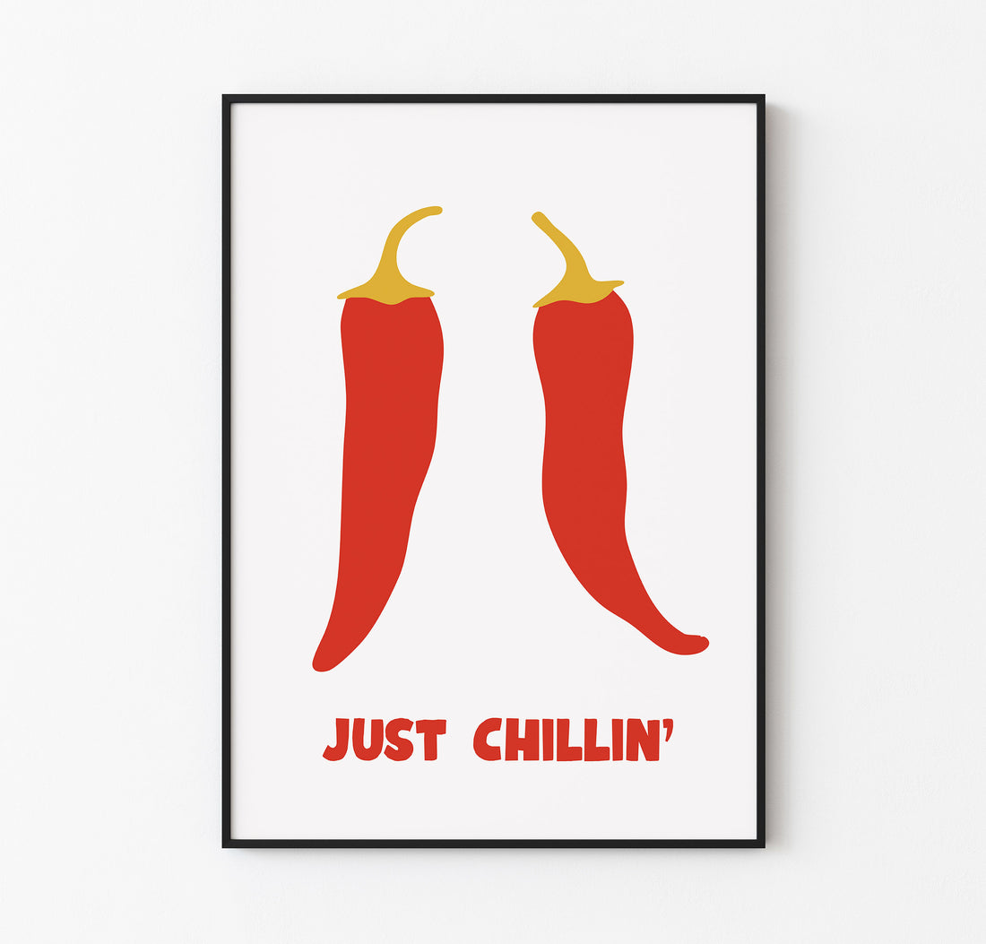 Just Chillin’ Biber Poster Seti (2 Versiyon) – Fiziksel Baskı, Mizahi Mutfak Dekoru